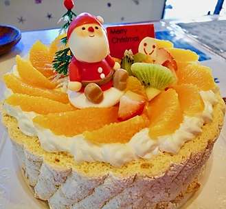フルーツたっぷりクリスマスケーキ